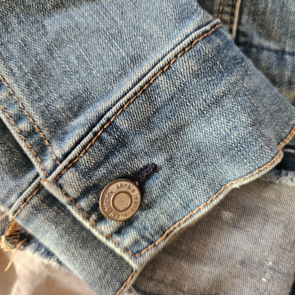 KENSIE distressed jean jacket size MED - Picture 4 of 6